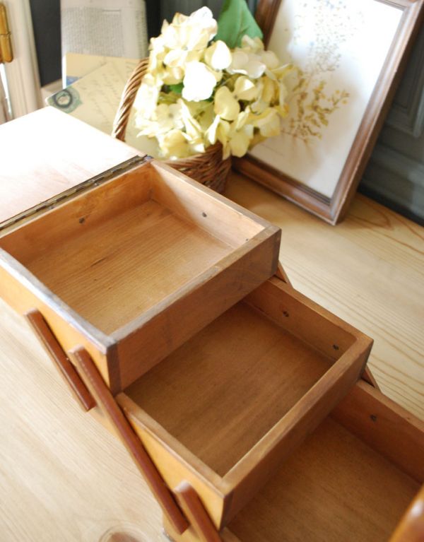 ソーイングボックス　アンティーク家具　木のイギリスアンティークの道具　趣味を楽しむソーイングボックス。開閉時のネジ調整してあります。(k-1093-f)