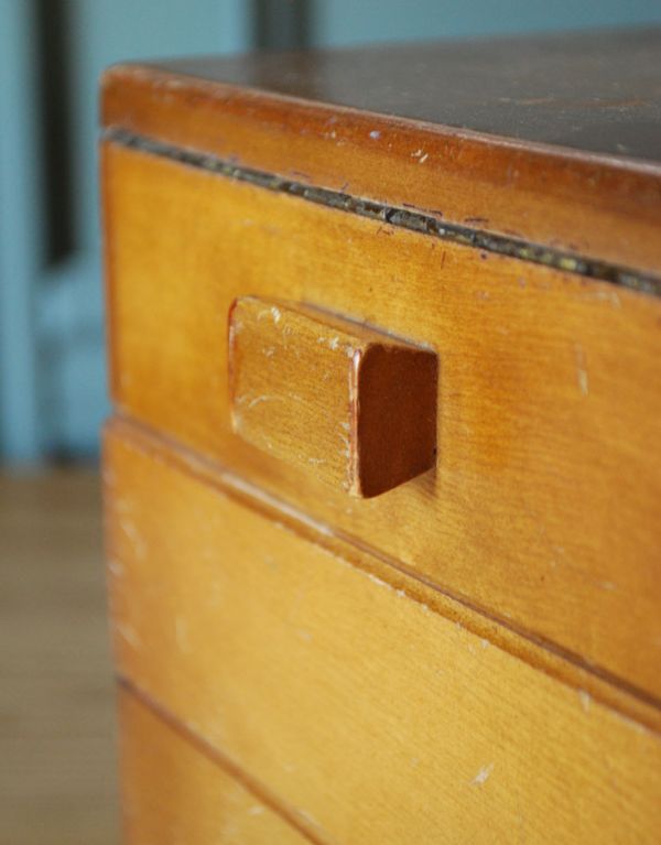 ソーイングボックス　アンティーク家具　木のイギリスアンティークの道具　趣味を楽しむソーイングボックス。両サイドにも、持ち手があります。(k-1093-f)