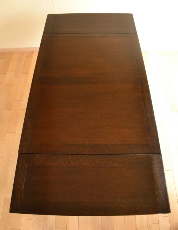 ロイドテーブル アンティーク家具 イギリスのアンティーク家具、重厚な脚のドローリーフテーブル(ダイニングテーブル)。天板もピカピカにお直ししました。(k-1094-f)