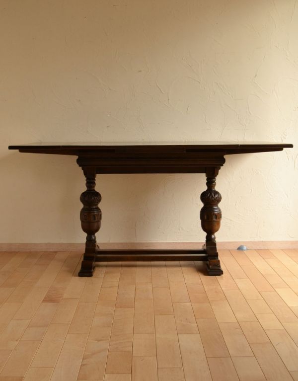 ロイドテーブル アンティーク家具 イギリスのアンティーク家具、重厚な脚のドローリーフテーブル(ダイニングテーブル)。もちろん常に広げた状態でもお使いいただけます。(k-1094-f)