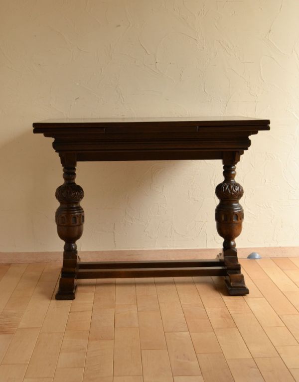 ロイドテーブル アンティーク家具 イギリスのアンティーク家具、重厚な脚のドローリーフテーブル(ダイニングテーブル)。重厚感のある美しい脚がリッチ感を出してくれます。(k-1094-f)
