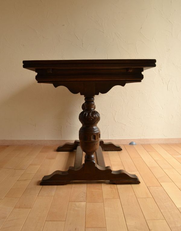 ロイドテーブル アンティーク家具 イギリスのアンティーク家具、重厚な脚のドローリーフテーブル(ダイニングテーブル)。カッティングの美しさが自慢のテーブル!サイドから見るとこんなにキレイです。(k-1094-f)