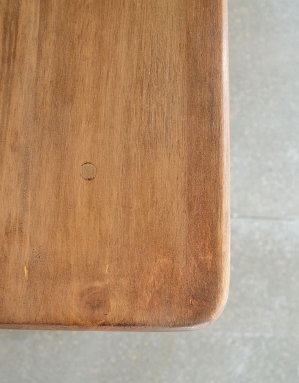 ロイドテーブル アンティーク家具 イギリスのナチュラルなアンティーク家具、4人掛けのダイニングテーブル。角もキレイな状態です。(k-1096-f)