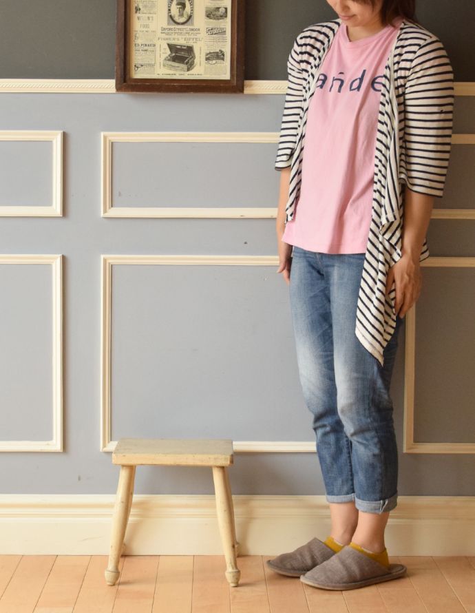 板座面 アンティーク チェア 可愛らしい小さなアンティークチェア、ペイント仕上げのスツール。座ったり、飾ったり・・・お家のなかの様々シーンで活躍してくれるアンティークのスツール。(k-1099-c)