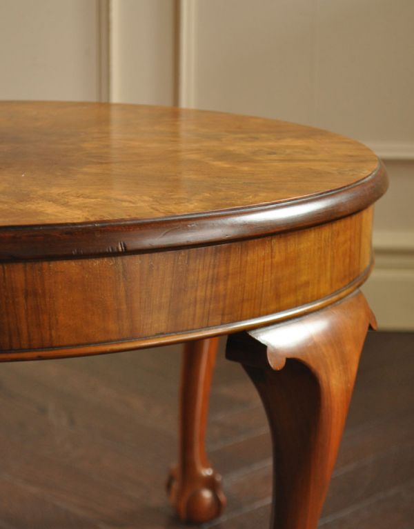 アンティーク家具　イギリスのアンティーク家具、ウォルナット材を使ったコーヒーテーブル。専門の職人によってお直ししていますが、アンティークは新品ではありません。(k-1101-f)