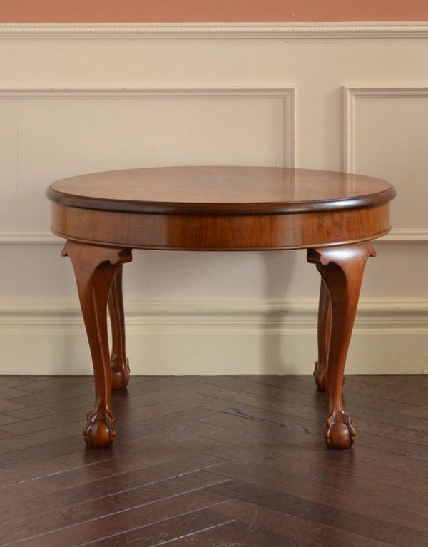 アンティーク家具　イギリスのアンティーク家具、ウォルナット材を使ったコーヒーテーブル。専門の職人によってお直ししていますが、アンティークは新品ではありません。(k-1101-f)