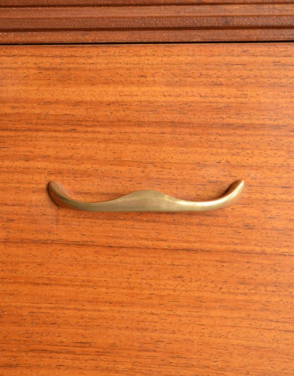 ロイドテーブル　アンティーク家具　カッコイイデザインの英国アンティーク家具、ライティングデスク（机）。下段のハンドルです。(k-1107-f)