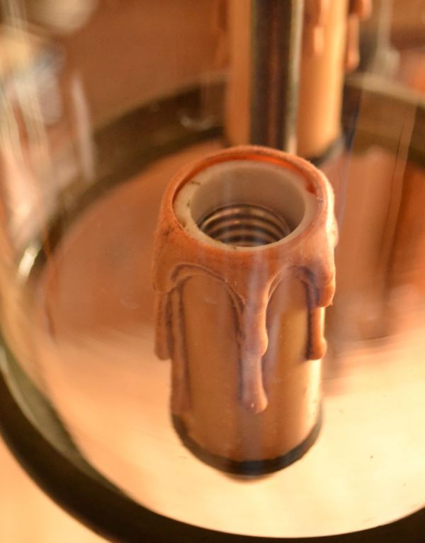 アンティークの照明　照明・ライティング　キャンドルに灯る明かりのよう・・・英国アンティークのペンダントライト（2灯）。オーバーホール済みなので安心してお使い頂けます。(k-1112-z)