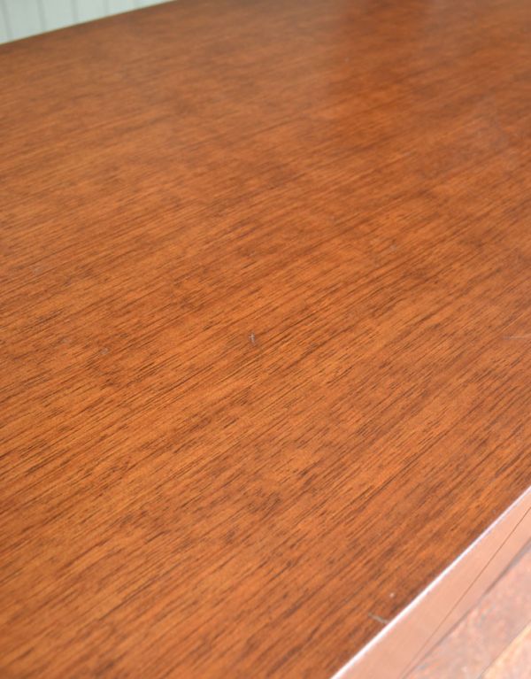 G-PLAN(Gプラン)　アンティーク家具　リビングボードにオススメのヴィンテージ家具、Gプランの２トーンサイドボード。一部にキズがございます。(k-1113-f)