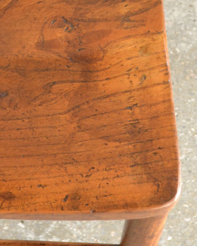 チャーチチェア　アンティーク チェア　ナチュラルスタイルに似合うアンティークチェア、木製のチャペルチェアー（聖書BOX）。角が丸いので、小さなお子さまがいるご家庭にも安心してお使い頂けます。(k-1115-c)