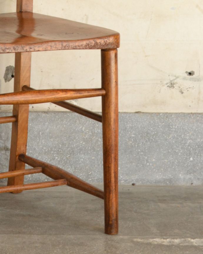 チャーチチェア　アンティーク チェア　ナチュラルスタイルに似合うアンティークチェア、木製のチャペルチェアー（聖書BOX）。しっかりメンテナンスをしているので、大柄な男性が座っても大丈夫です。(k-1115-c)