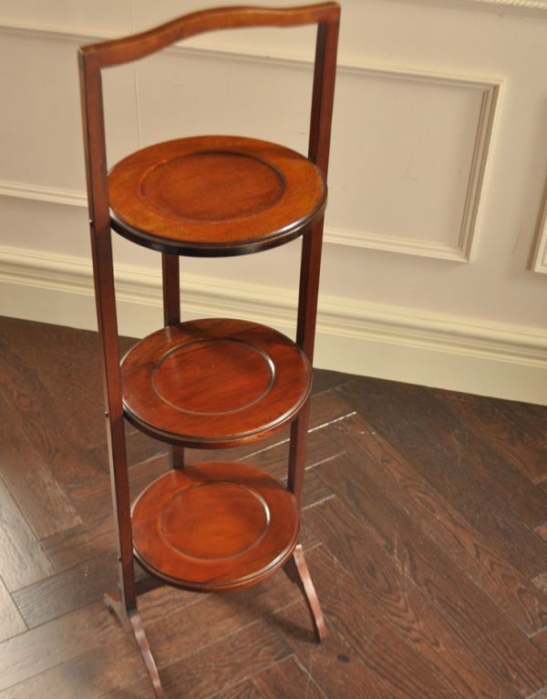 ロイドテーブル　アンティーク家具　ティータイムに使える小さい英国のアンティーク家具、ケーキスタンド（テーブル）。天板です。(k-1116-f)