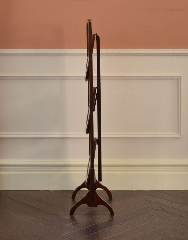 ロイドテーブル　アンティーク家具　ティータイムに使える小さい英国のアンティーク家具、ケーキスタンド（テーブル）。たたんだときも様になります。(k-1116-f)