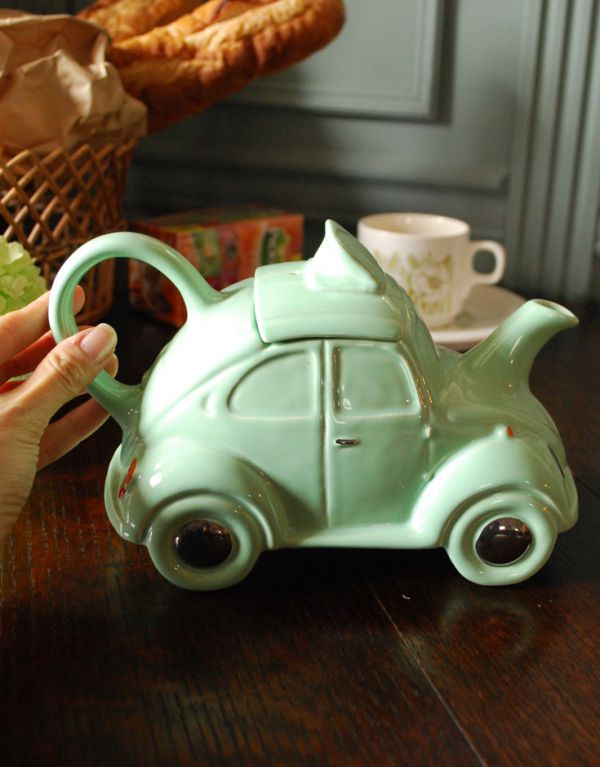 英国クラシックスタイル アンティーク雑貨 1990年代カールトンウェア社のティーポット(グリーンの車)。どこから見ても可愛いグリーンの車。(k-1118-z)