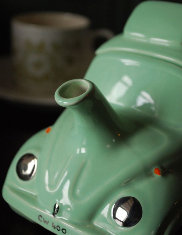 英国クラシックスタイル アンティーク雑貨 1990年代カールトンウェア社のティーポット(グリーンの車)。まんまるなシルバーのヘッドライト。(k-1118-z)