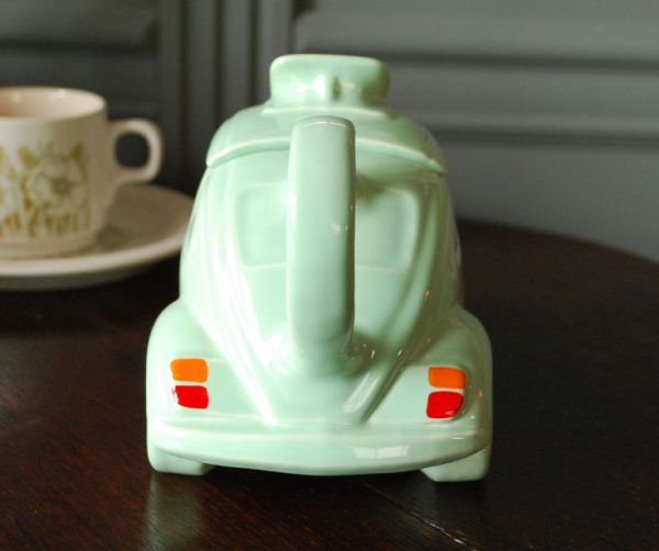 英国クラシックスタイル アンティーク雑貨 1990年代カールトンウェア社のティーポット(グリーンの車)。パステルグリーンはどこにディスプレイしても、爽やかなアクセントカラーで馴染みます。(k-1118-z)