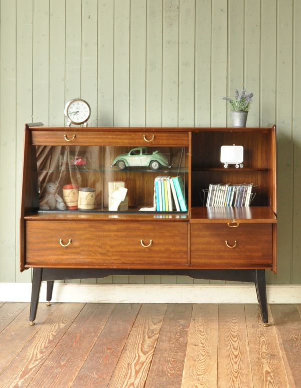 サイドボード　アンティーク家具　北欧スタイルのヴィンテージ家具、引き戸のサイドボード（Gプラン）。扉の奥はたっぷり収納。(k-1120-f)