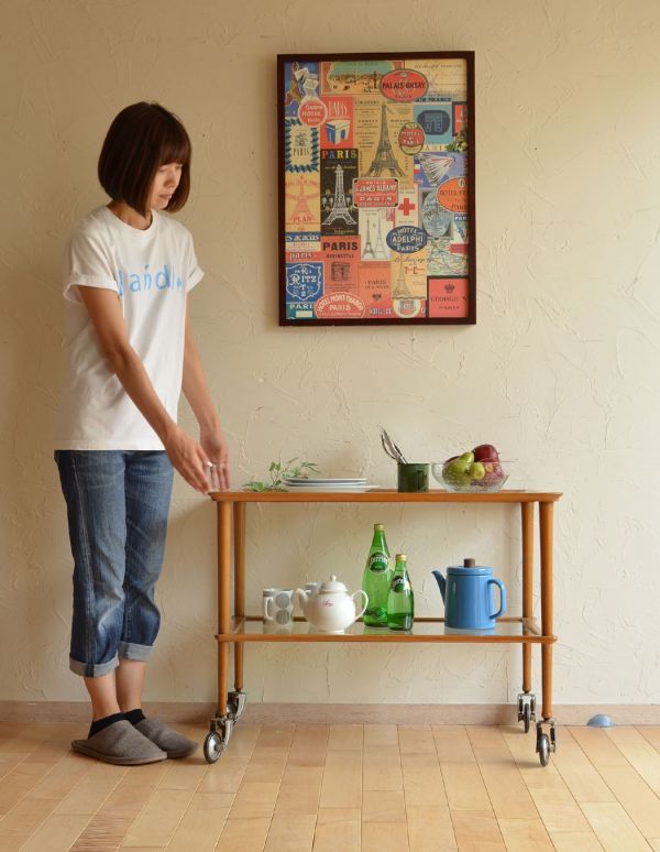 アンティークのワゴン・トローリー　アンティーク家具　ガラスの天板が珍しいヴィンテージ家具、イギリスのアンティークトロリー（ワゴン）。コロコロ転がせば移動も楽チン！可愛いので毎日使いたくなります。(k-1122-f)