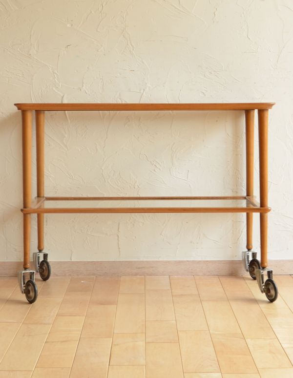 アンティークのワゴン・トローリー　アンティーク家具　ガラスの天板が珍しいヴィンテージ家具、イギリスのアンティークトロリー（ワゴン）。ワゴンと言えば、やっぱりポットやジャー置き場。(k-1122-f)