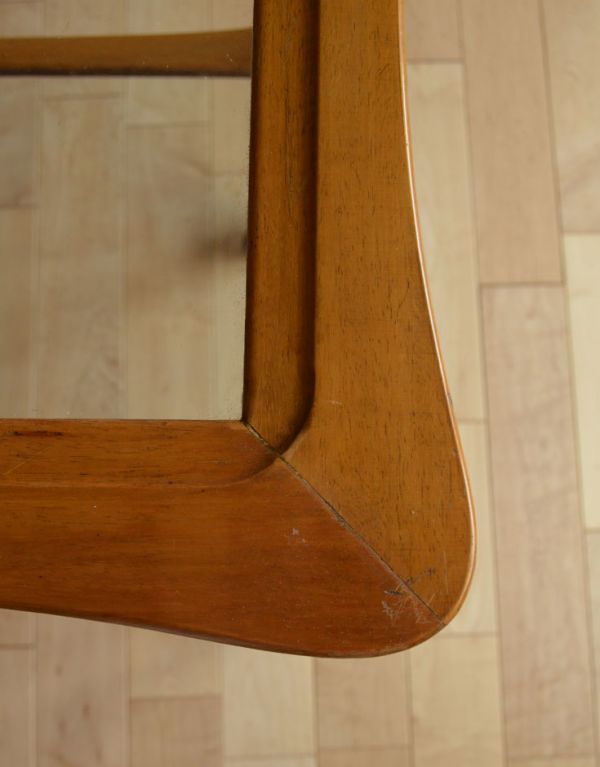 アンティークのワゴン・トローリー　アンティーク家具　ガラスの天板が珍しいヴィンテージ家具、イギリスのアンティークトロリー（ワゴン）。角が丸いので小さなお子様にも安心です。(k-1122-f)