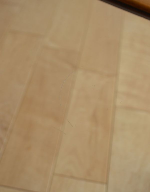 アンティークのワゴン・トローリー　アンティーク家具　ガラスの天板が珍しいヴィンテージ家具、イギリスのアンティークトロリー（ワゴン）。専門の職人によってお直ししていますが、アンティークは新品ではありません。(k-1122-f)