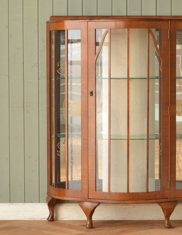 アンティークのキャビネット アンティーク家具 英国のアンティーク家具、模様入りのミラーのあるガラスキャビネット(飾り棚)。アンティークのガラスがキレイにはめ込んであります。(k-1125-f)