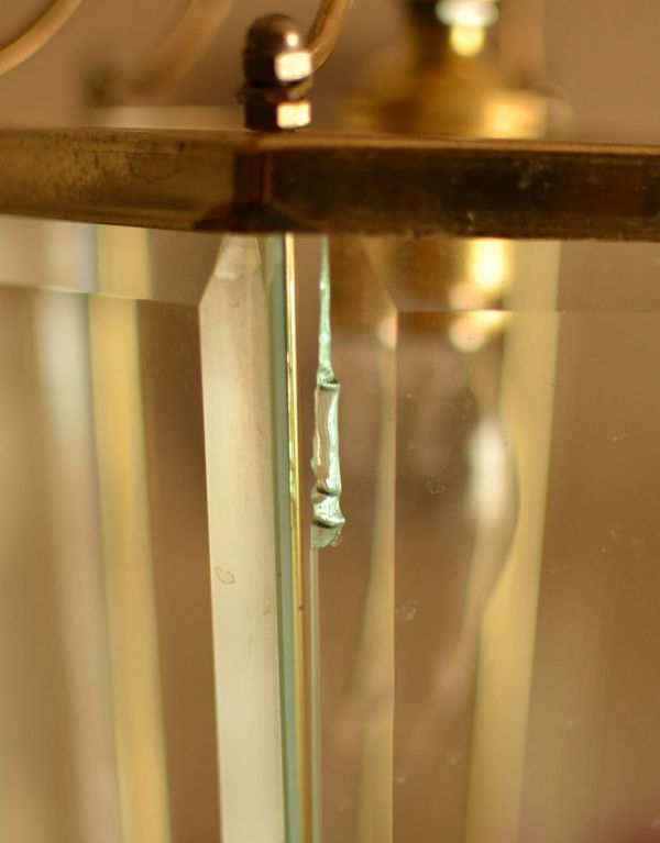 アンティークの照明 照明・ライティング アンティークガラスの六角形ペンダントランプ。アンティークのため、欠け・傷がある場合がありますが、使用上問題はありませんので、ご了承下さい。(k-1125-z)