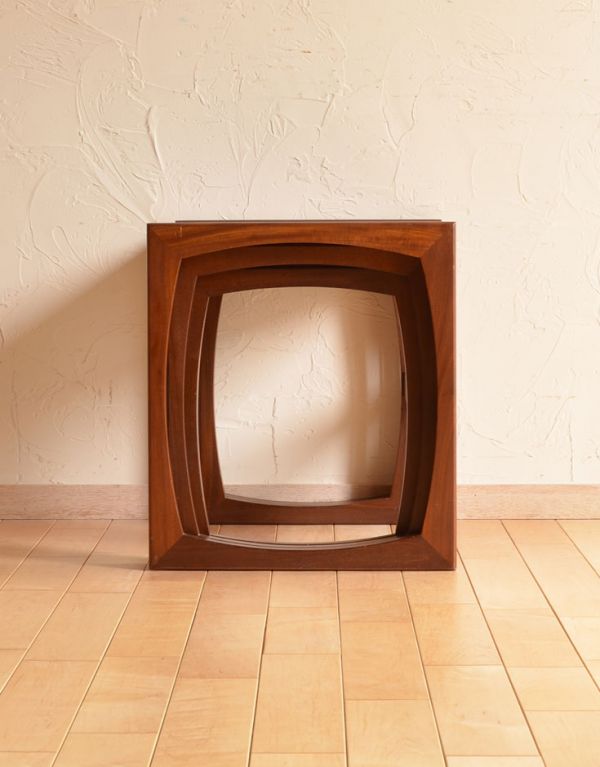 ロイドテーブル アンティーク家具 アンティークの北欧家具、カッコいいネストテーブル(Gプラン)。小さなテーブルはこんな風に収まります。(k-1127-f)