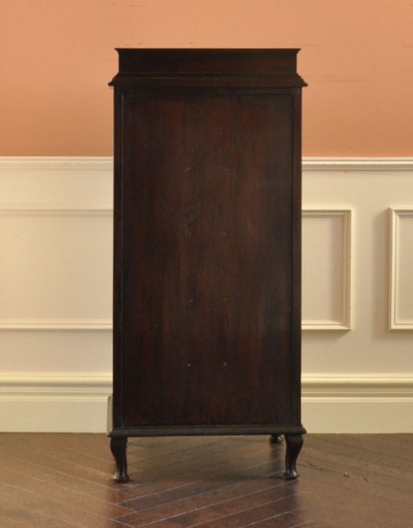 アンティークのキャビネット　アンティーク家具　イギリスのアンティーク家具、お洒落なミュージックキャビネット（飾り棚）。キチンとメンテナンスしてあるので、裏側もキレイです。(k-1128-f)