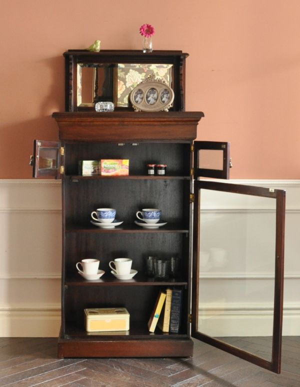 アンティークのキャビネット　アンティーク家具　アンティークのキレイな英国家具、マホガニー材のペディスタルカップボード。棚板があるので整理しやすいです。(k-1129-f)