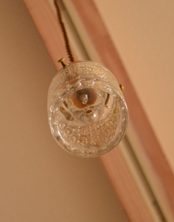 照明・ライティング バブルガラスのアンティークシェード、イギリスペンダントライト。【 シェードのサイズ 】 直径7×高さ11cm(シェード)コードは50、80cm以外にも、ご希望の長さで加工してお届けします。(k-1129-z)