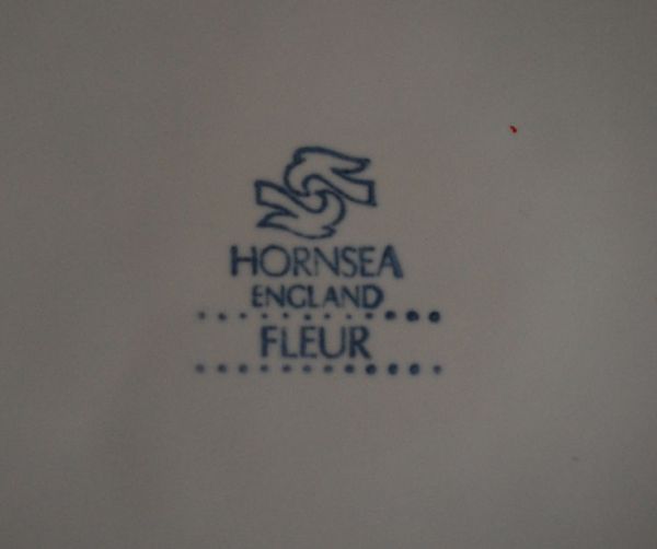 Hornsea(ホーンジー) アンティーク雑貨 ホーンジー社のアンティークフルールキャニスター(大)。裏にはバックスタンプが入っています。(k-1132-z)