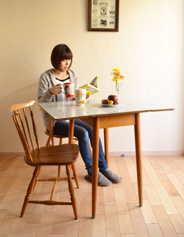 ロイドテーブル　アンティーク家具　爽やかな北欧スタイルにアンティークのバタフライダイニングテーブル。ダイニングテーブルにいかが？サイズが変えられるので、ダイニングスペースをとりにくいアパートやマンションでもお使い頂けます。(k-1133k-f)