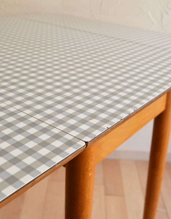 ロイドテーブル　アンティーク家具　爽やかな北欧スタイルにアンティークのバタフライダイニングテーブル。つなぎ目も美しいです。(k-1133k-f)