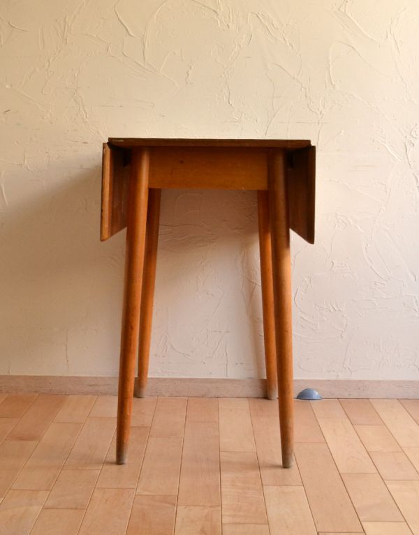 ロイドテーブル　アンティーク家具　爽やかな北欧スタイルにアンティークのバタフライダイニングテーブル。天板を閉じるとこんなにコンパクトに。(k-1133k-f)