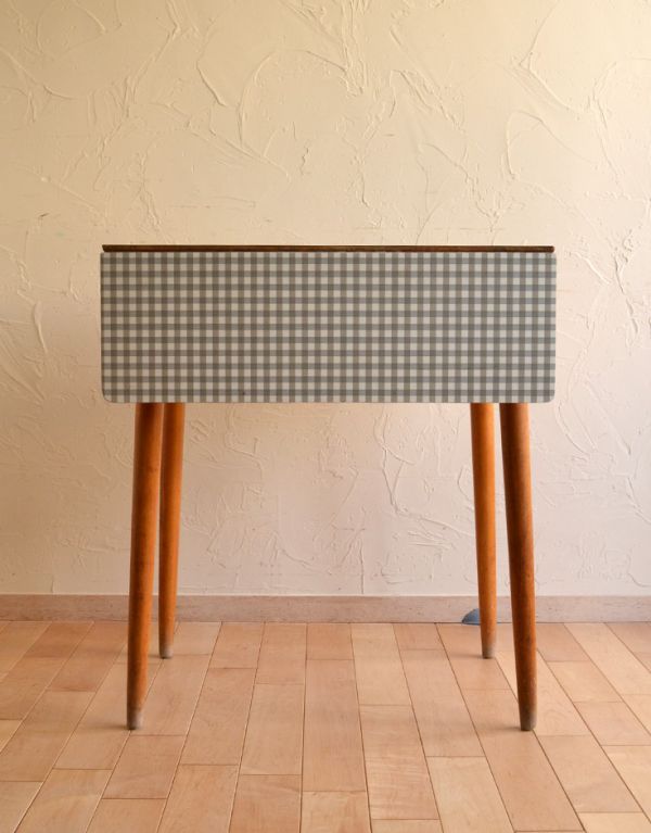 ロイドテーブル　アンティーク家具　爽やかな北欧スタイルにアンティークのバタフライダイニングテーブル。サイドから見てもスッキリシンプル。(k-1133k-f)