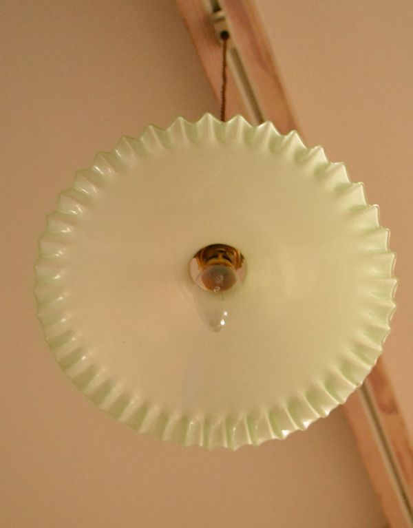 照明・ライティング ミントグリーンのフレンチレース、アンティークシェード。【 シェードのサイズ 】 直径26×高さ7cmコードは50、80cm以外にも、ご希望の長さで加工してお届けします。(k-1136-z)