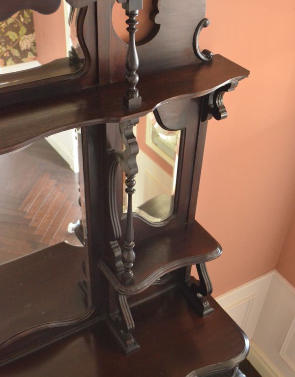 アンティークのキャビネット　アンティーク家具　豪華なアンティーク家具、マホガニー材を使った貴族のキャビネット（飾り棚）。高級感のあるバーです。(k-1139k-f)