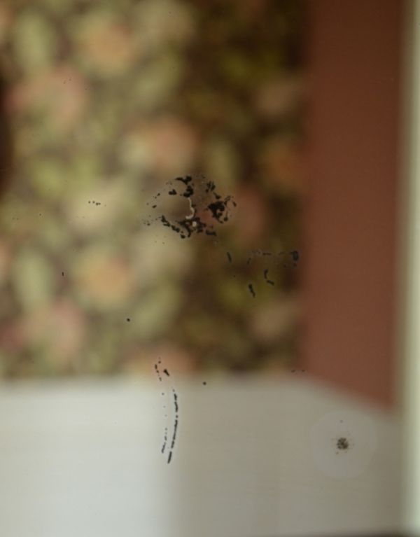 アンティークのキャビネット　アンティーク家具　豪華なアンティーク家具、マホガニー材を使った貴族のキャビネット（飾り棚）。ミラーの一部に汚れがございます。(k-1139k-f)