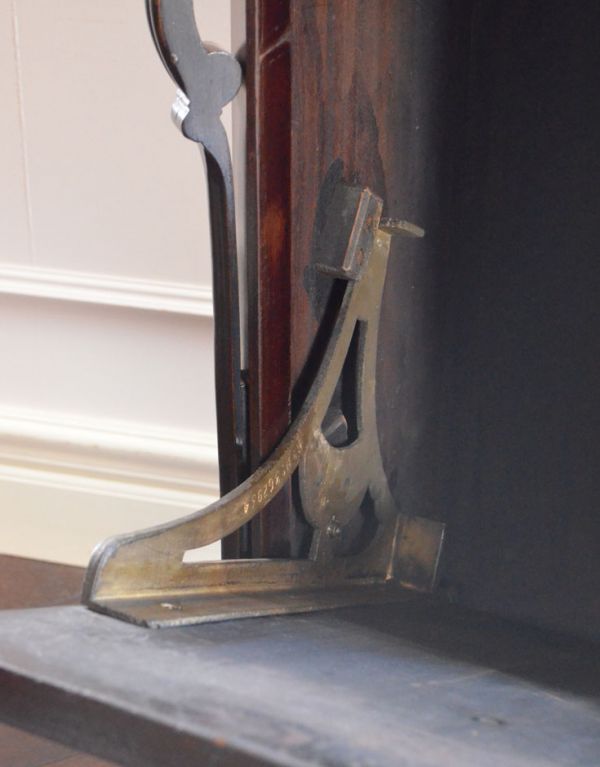 アンティーク家具 英国のアンティーク家具、海外らしいコールボックス(炭入れ)。ボックスを支えるしっかりした金具がありますので、ご安心ください。(k-1140-f)