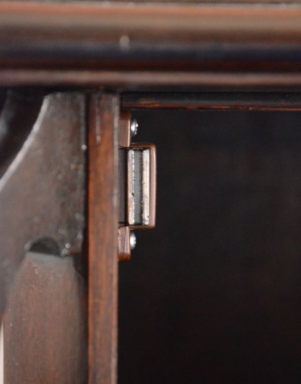 アンティーク家具 英国のアンティーク家具、海外らしいコールボックス(炭入れ)。扉にはマグネットが付いているので、開け閉めはスムーズです。(k-1140-f)
