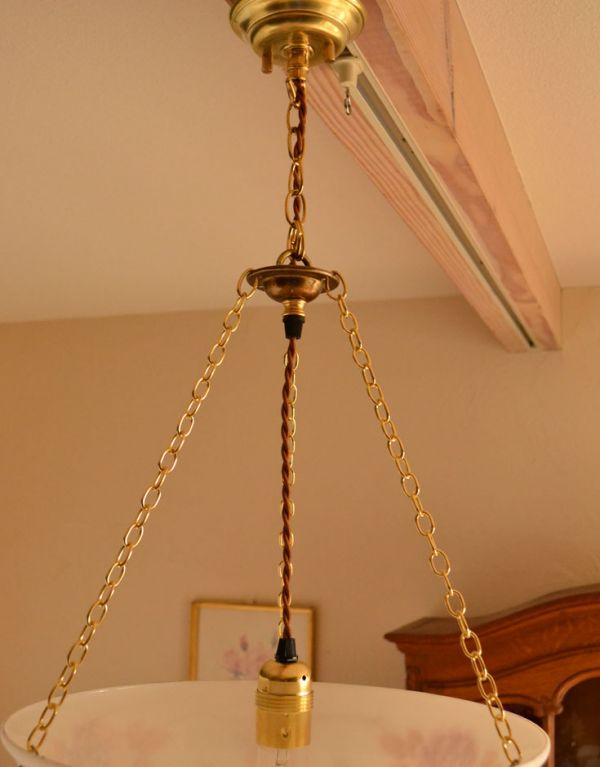 アンティークの照明 照明・ライティング イギリスから届いた貴重なアンティークハンギングボウル(照明)。引っ掛けシーリングのタイプに加工してお届けしますので、リビングやダイニングテーブルの上などお好きな場所に簡単に取り付けてみてください。(k-1231-z)