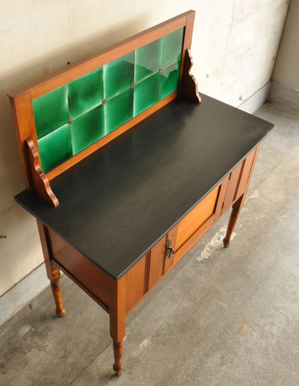 アンティークのキャビネット　アンティーク家具　英国らしいアンティークの家具、美しいウォッシュスタンド。天板もキレイな天然大理石。(k-1142k-f)