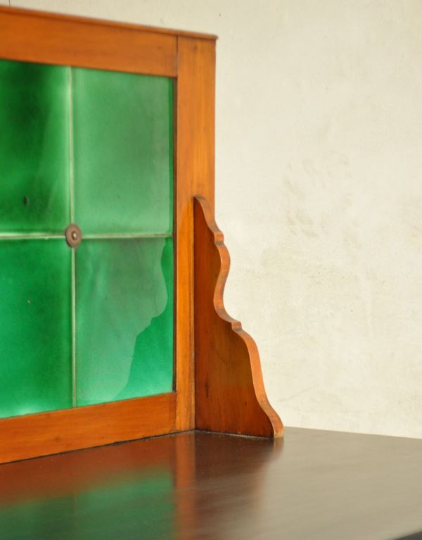 アンティークのキャビネット　アンティーク家具　英国らしいアンティークの家具、美しいウォッシュスタンド。正面にはグリーンがとってもキレイなアンティークのタイルです。(k-1142k-f)