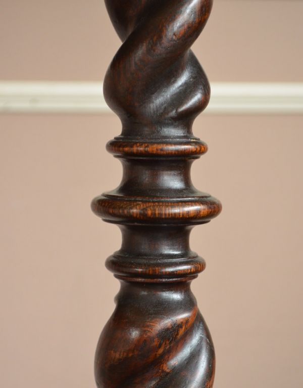 スタンドライト 照明・ライティング フリンジ付ピンク色の布シェードの照明、イギリスのアンティークフロアランプ。スタンドは上品な茶色です。(k-1147-f)