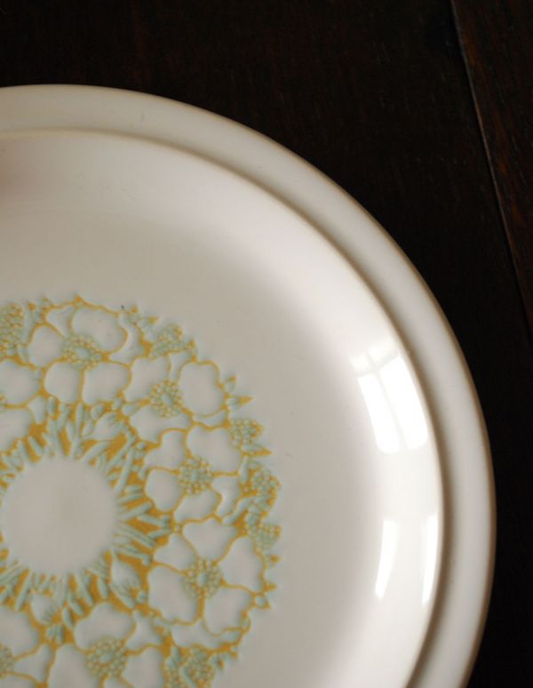 Hornsea(ホーンジー) アンティーク雑貨 ホーンジー社のアンティークフルール(プレートS)17cm。ホーンジー社魅力のお花のエンボス加工があたたかいインテリアを演出してくれます。(k-1147-z)
