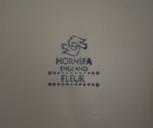 Hornsea(ホーンジー) アンティーク雑貨 ホーンジー社のアンティークフルール(プレートS)17cm。裏にはバックスタンプが入っています。(k-1147-z)
