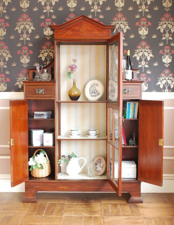 アンティークのキャビネット　アンティーク家具　アールヌーボースタイルのアンティーク英国家具、マホガニー材のキャビネット。見た目の美しさはもちろん、機能性も兼ね備えたアンティークのキャビネット。(k-1152k-f)