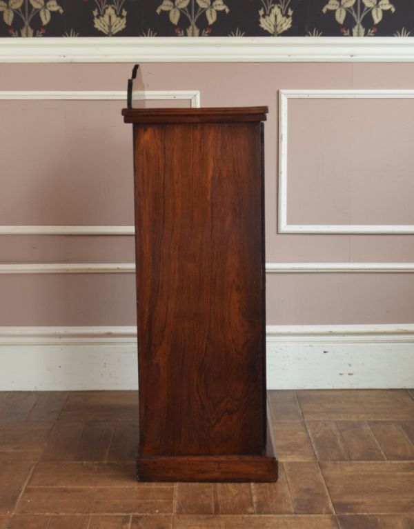 アンティークのキャビネット アンティーク家具 美しい英国のアンティーク家具、象嵌がたっぷりのペディスタルカップボード。サイドもスッキリ。(k-1153k-f)