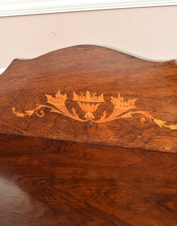 アンティークのキャビネット アンティーク家具 美しい英国のアンティーク家具、象嵌がたっぷりのペディスタルカップボード。トップには美しく繊細な象嵌があります。(k-1153k-f)